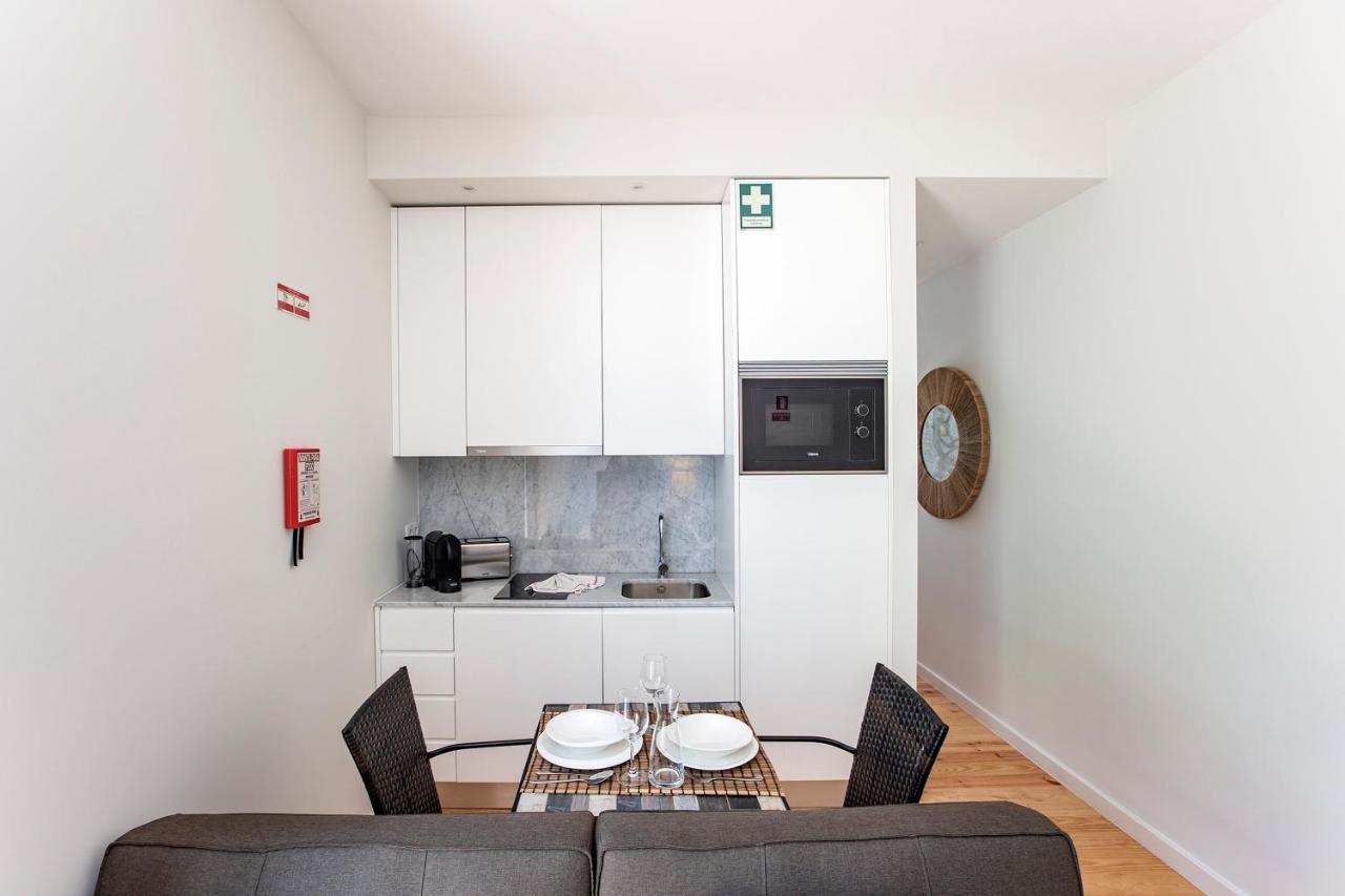 Central Studio W/ Pool, Ac & Patio By Lovelystay بورتو المظهر الخارجي الصورة